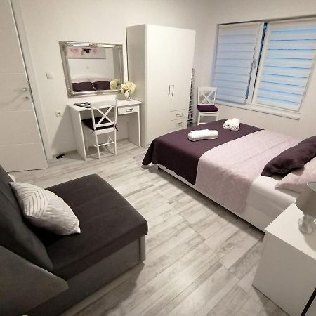 Apartman Lidija Dinjiška Exteriér fotografie