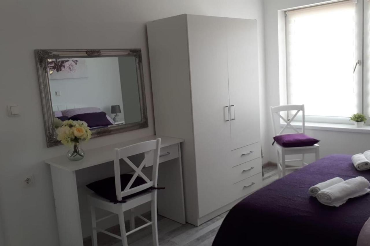 Apartman Lidija Dinjiška Exteriér fotografie