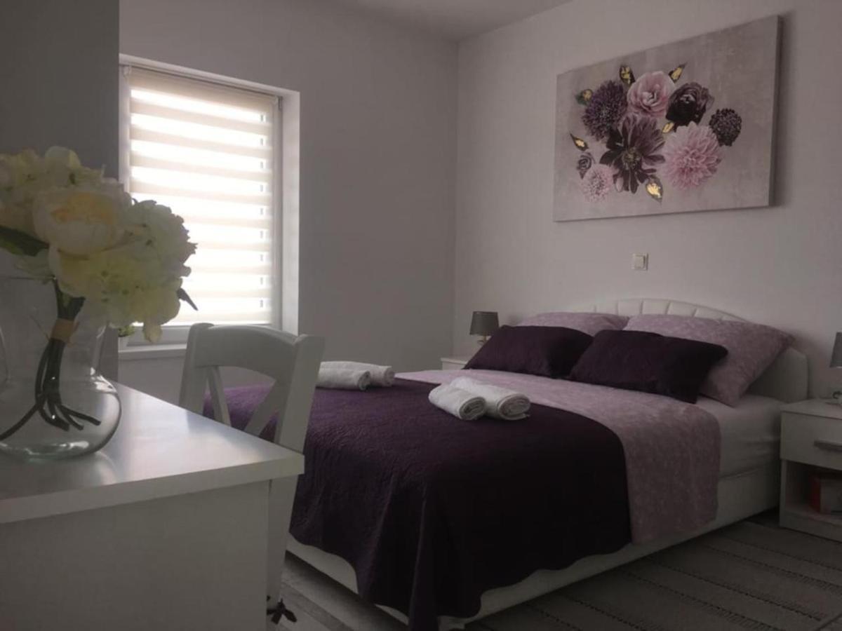 Apartman Lidija Dinjiška Exteriér fotografie
