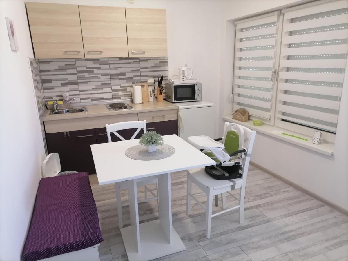 Apartman Lidija Dinjiška Exteriér fotografie