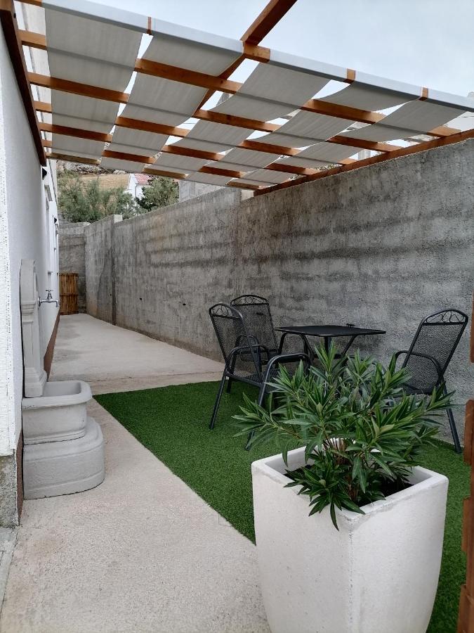 Apartman Lidija Dinjiška Exteriér fotografie